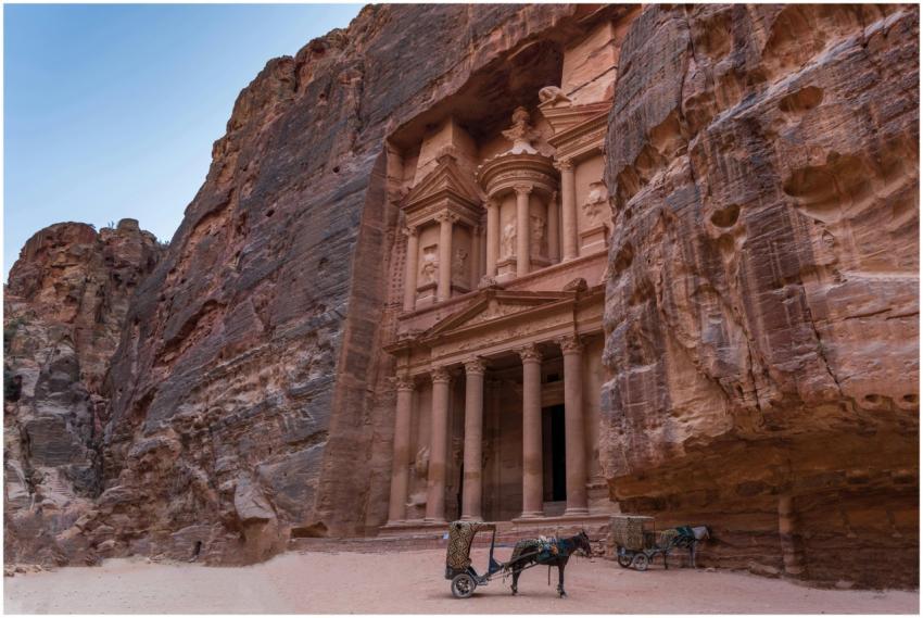 Discover the awe-inspiring Treasury at Petra, a sy