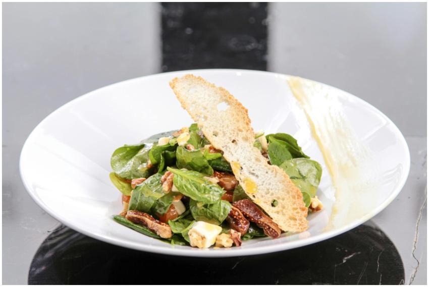 Fresh spinach salad with goat cheese, figs, and a