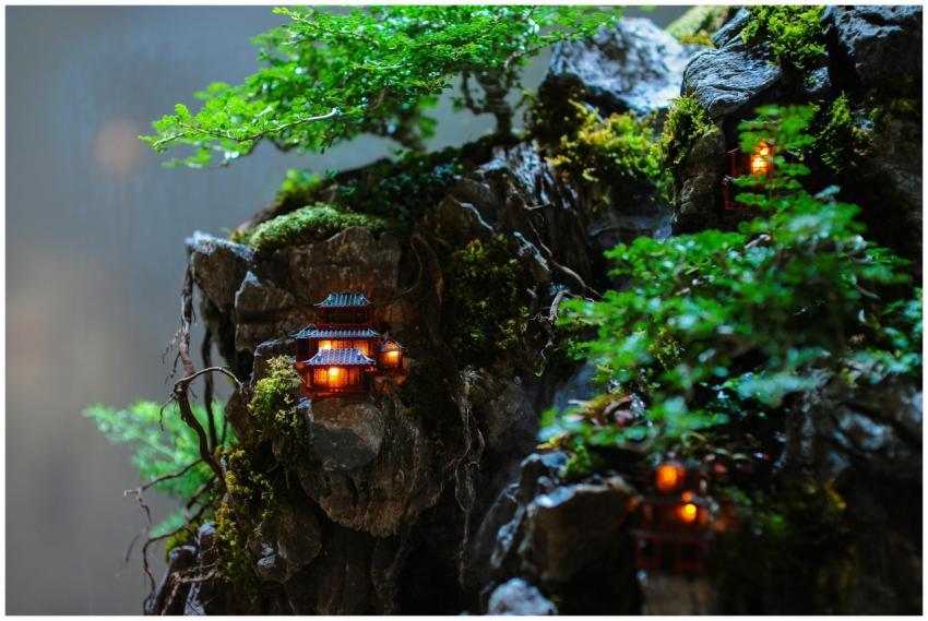 A detailed miniature bonsai landscape featuring il