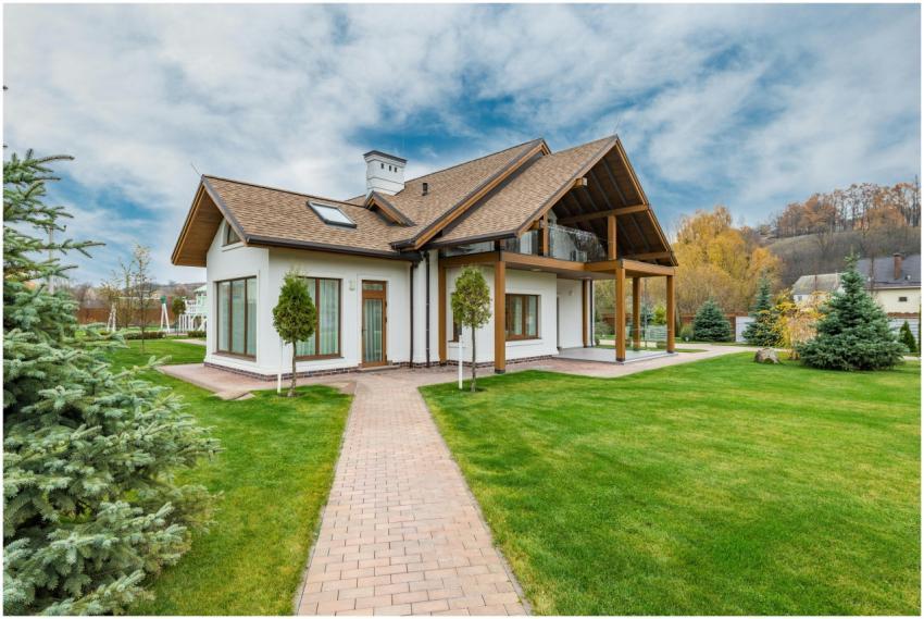 Contemporary house with a beautiful exterior and s