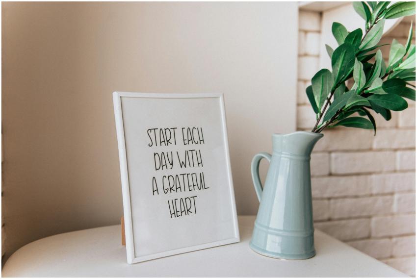 Framed quote 'Start each day with a grateful heart