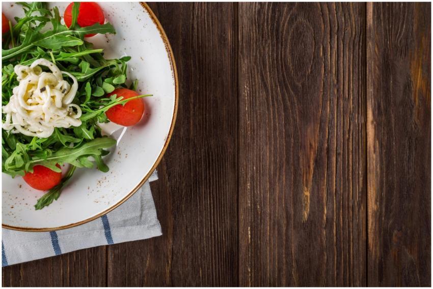 A delightful arugula salad with tomatoes and chees