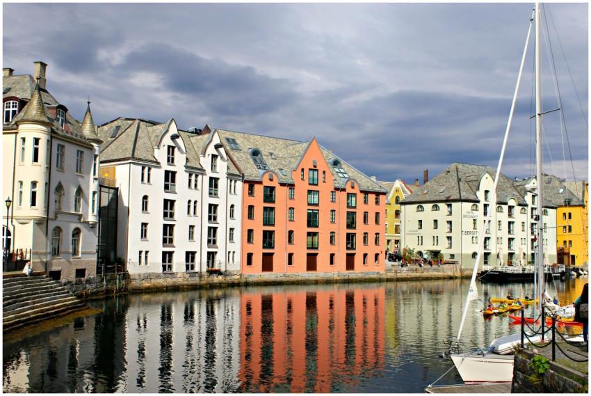 Explore the picturesque waterfront of Ålesund, Nor