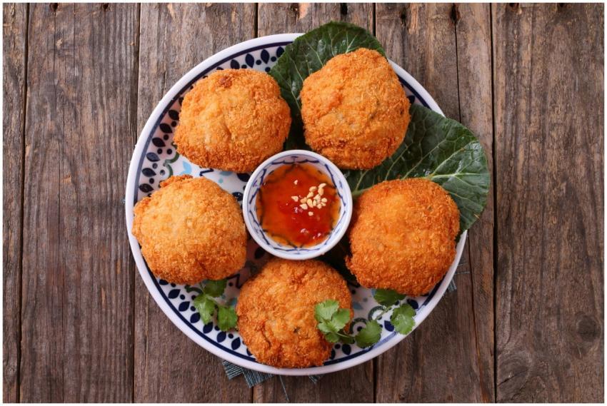 Delicious crispy Thai fish cakes served with sweet