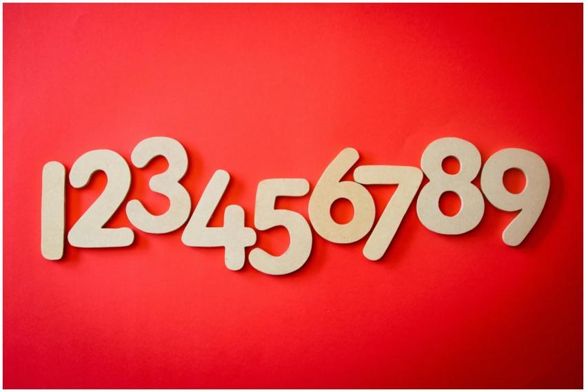 Creative display of numbers one to nine on a vibra