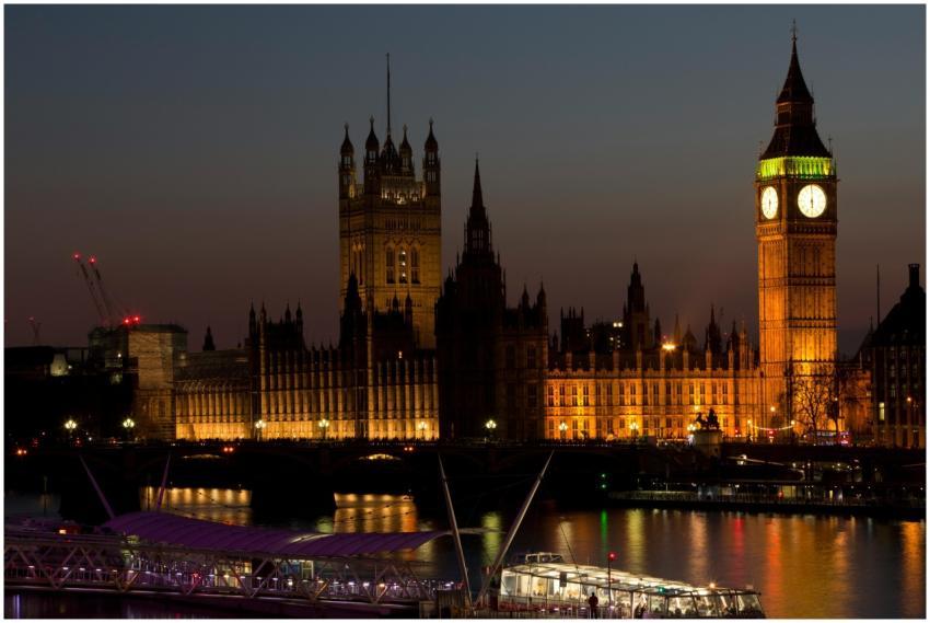 Illuminated Big Ben and Westminster Palace at twil