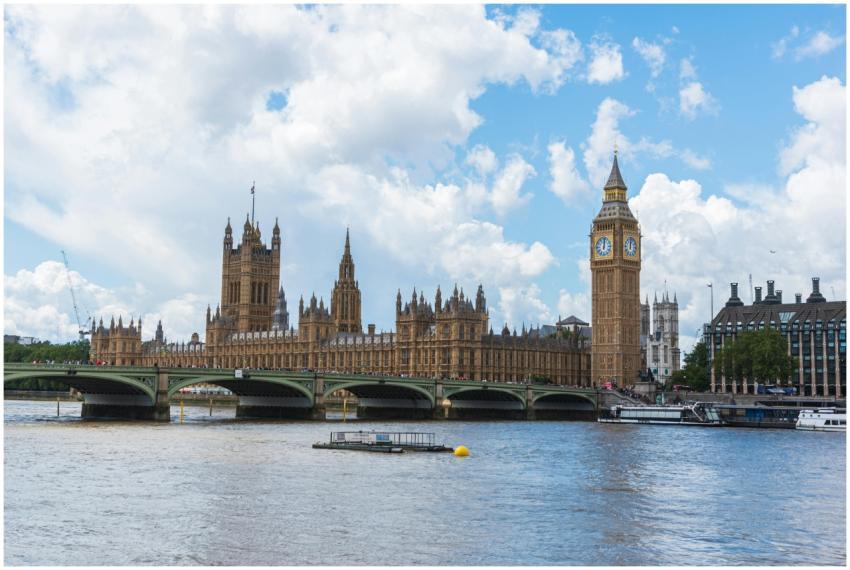 Captivating view of Big Ben and the Houses of Parl