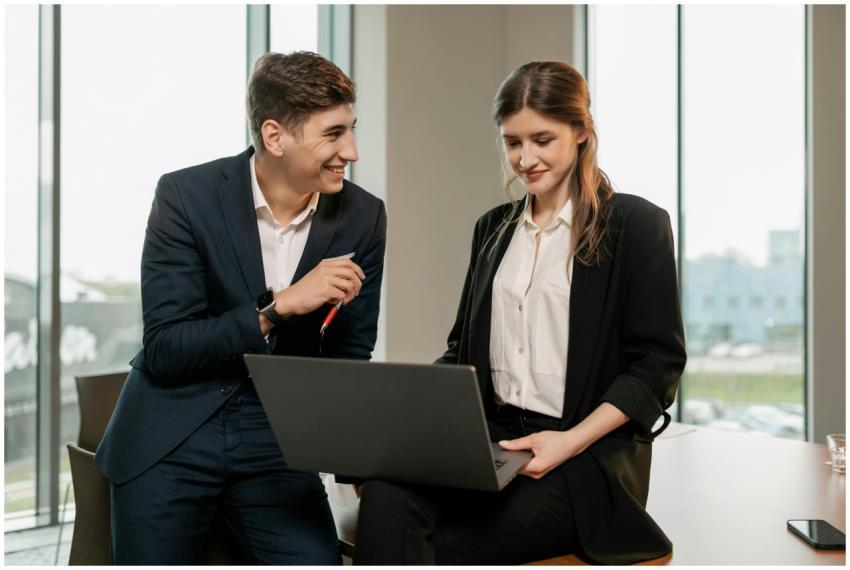 Business professionals discussing ideas while work