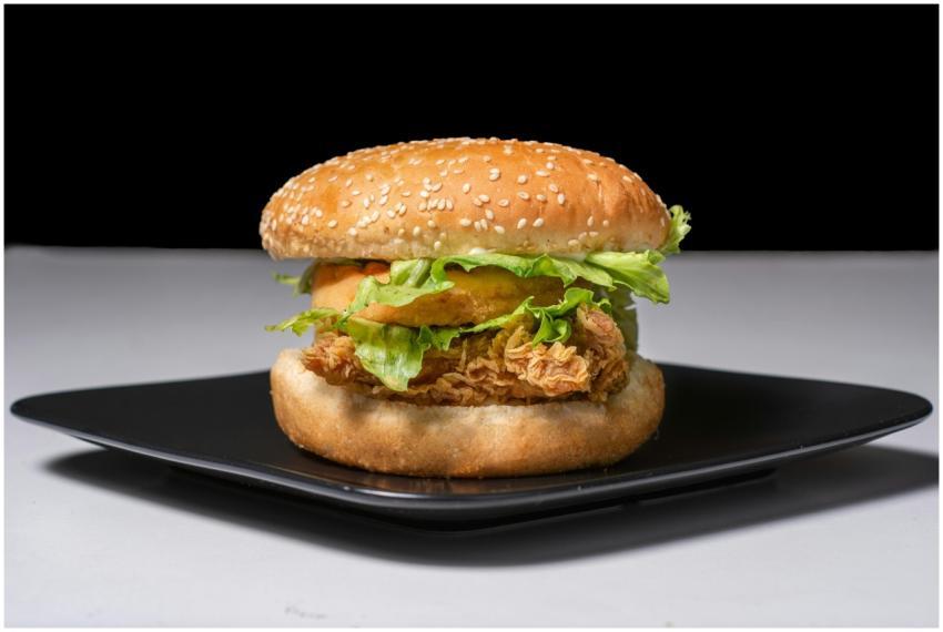 Mouth-watering crispy chicken burger with fresh le