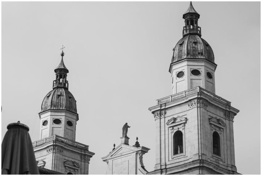 Black and white image showcasing the twin towers o