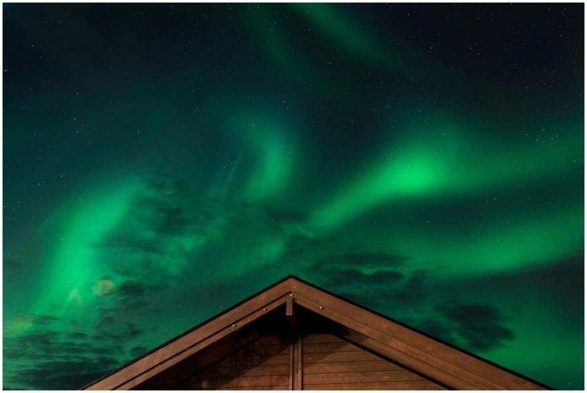 Stunning view of the Northern Lights over a cabin
