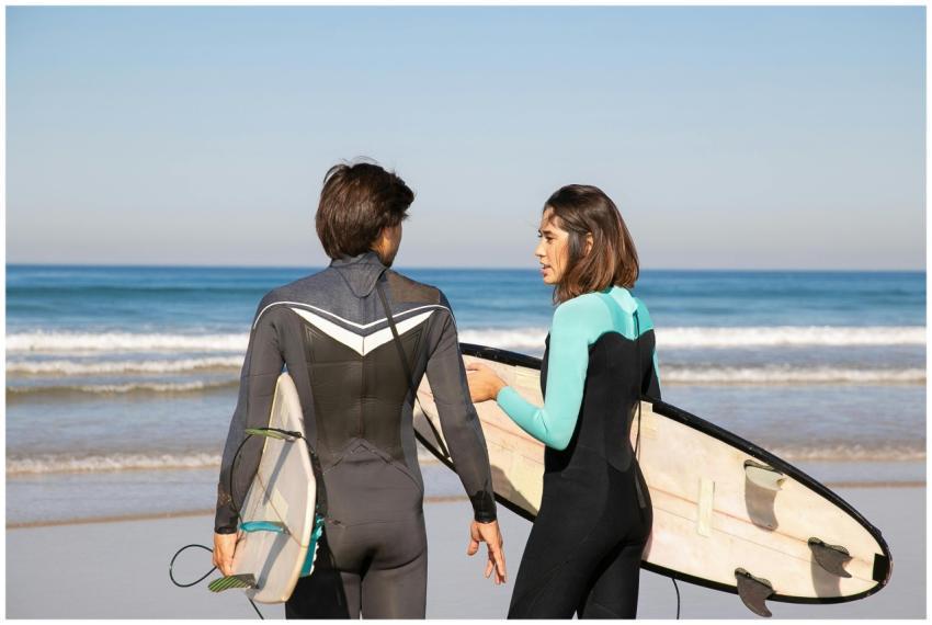 A man and a woman chatting on the Portuguese beach