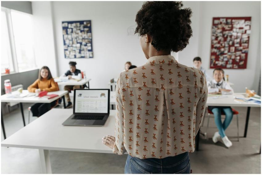 Female teacher engaging students in a classroom se