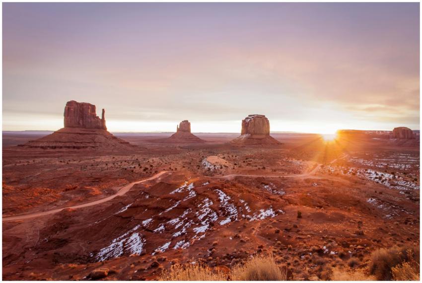 Stunning sunrise landscape of Monument Valley butt