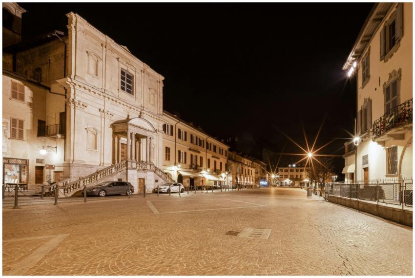Beautiful night scene of an empty urban square wit