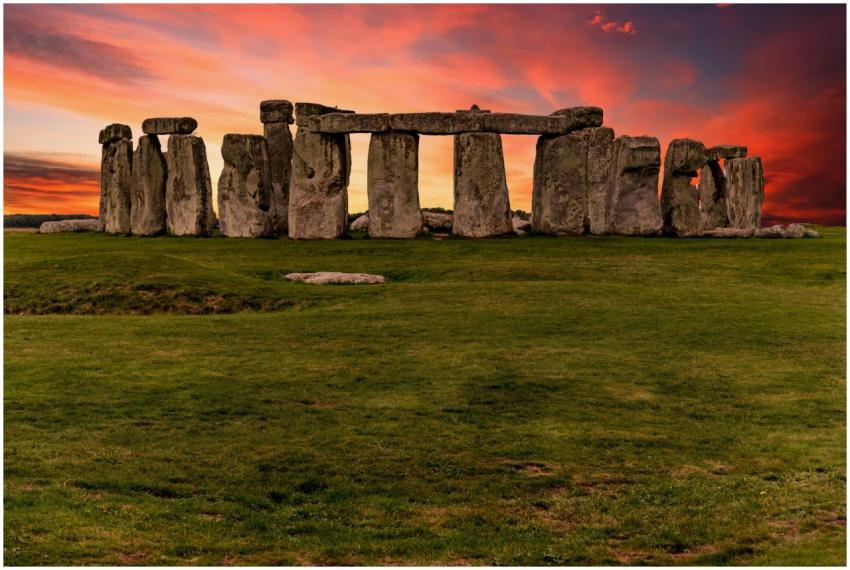 Capture of the iconic Stonehenge during a vibrant