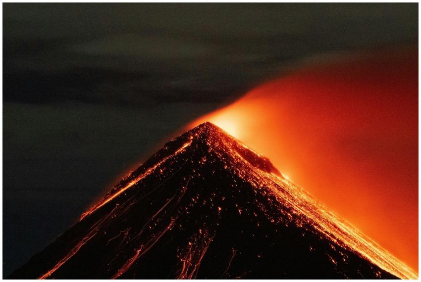 Captivating nighttime eruption of Acatenango volca