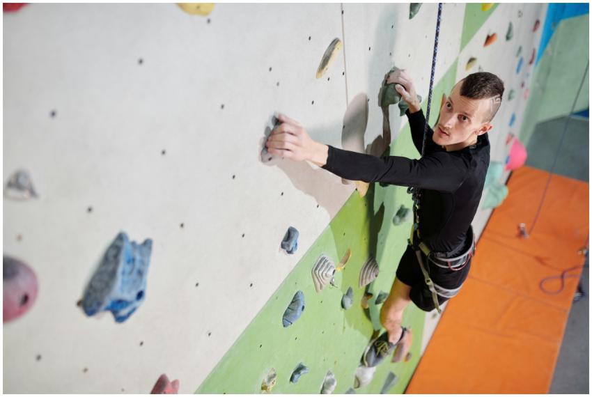A determined climber with a prosthetic leg overcom