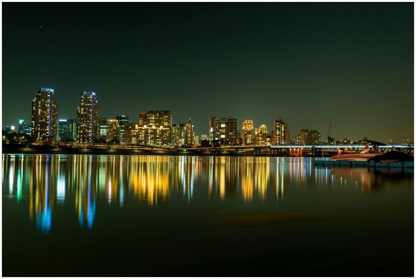 Stunning night view of Seoul's skyline with vibran