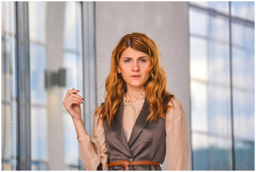 Confident woman posing stylishly indoors with mode