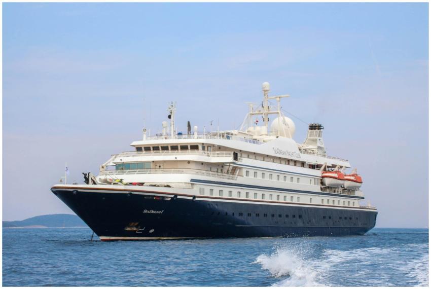 Discover the elegance of a luxurious cruise ship s