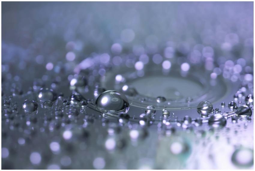 Captivating macro photograph of water droplets hig