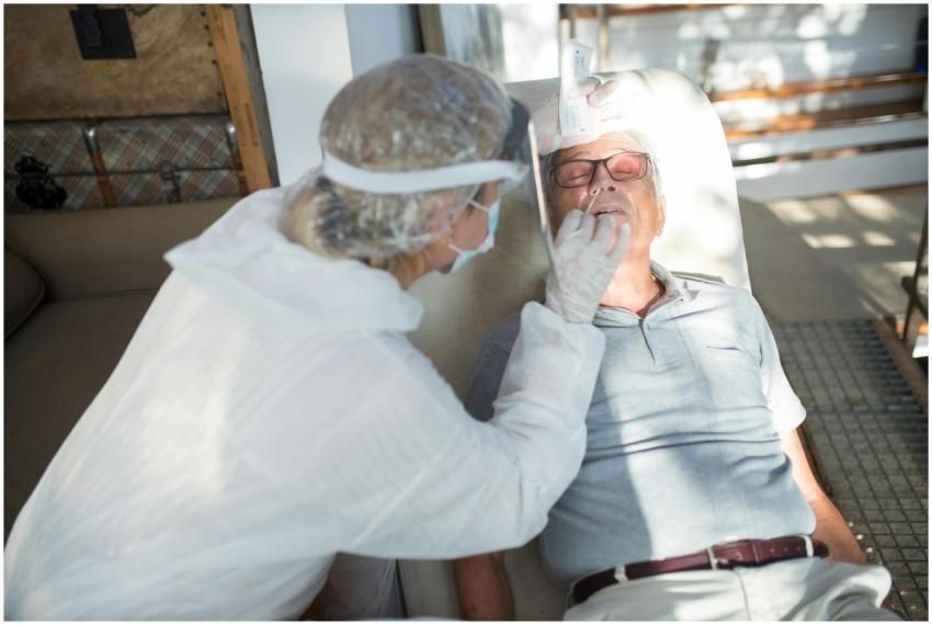 Healthcare professional in protective clothing con