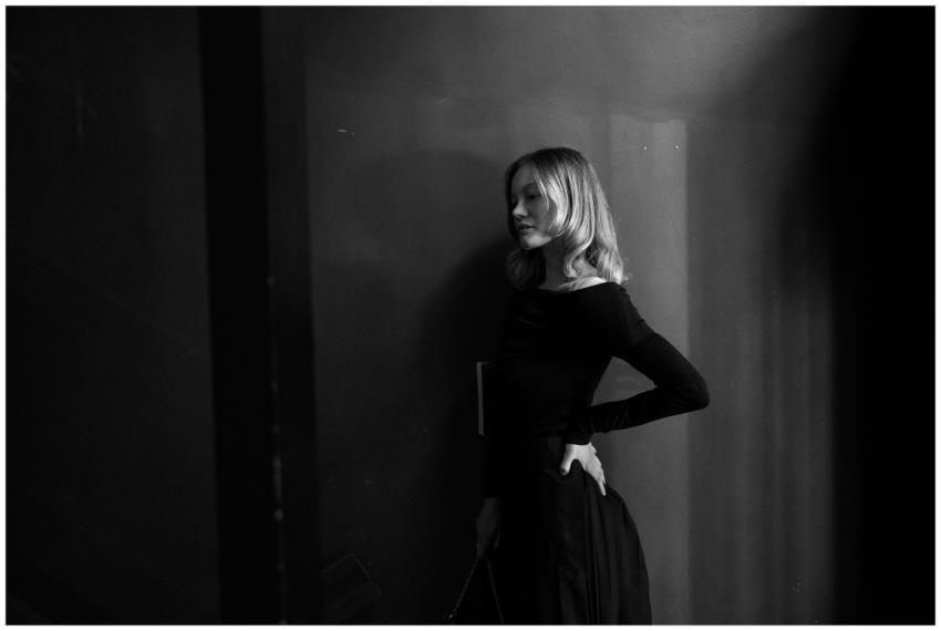 Black and white portrait of a woman in an elegant