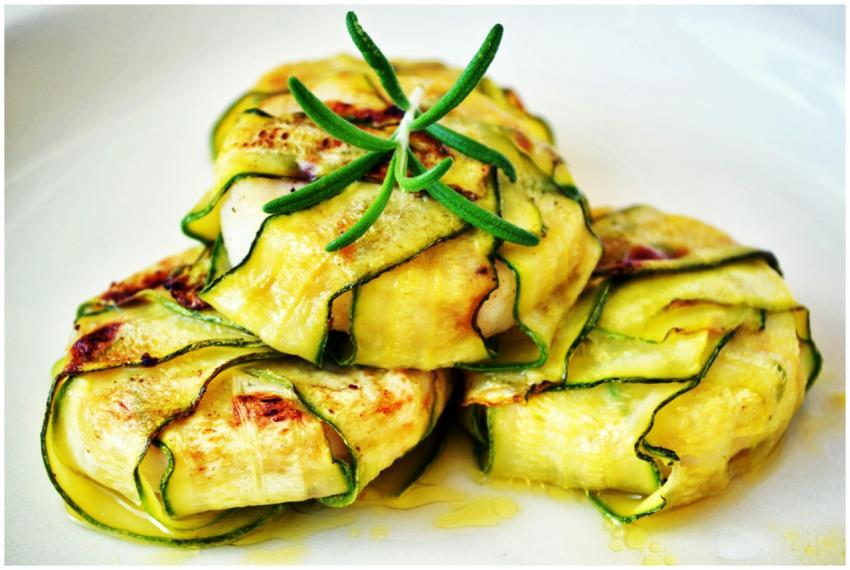 Delicious zucchini wraps stuffed with grilled chic