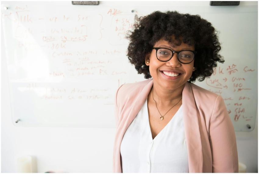 Smiling businesswoman with glasses and afro hairst