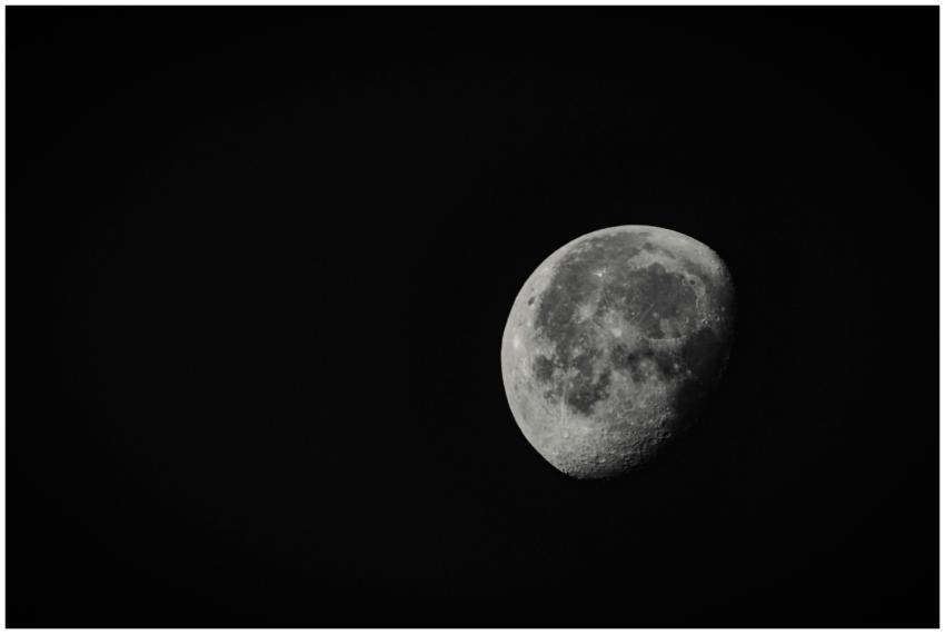 A stunning crescent moon against a dark night sky,