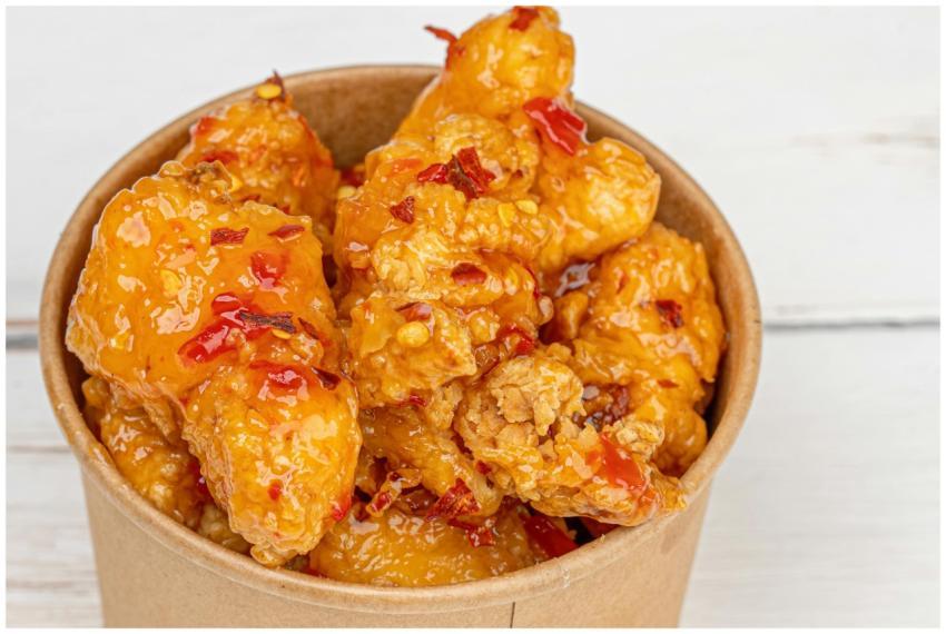 Delicious crispy fried chicken pieces in a cardboa