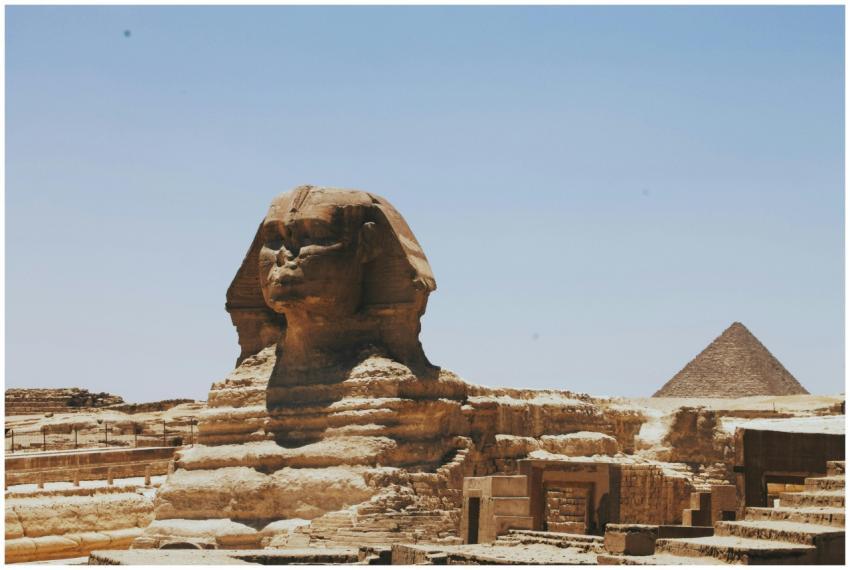 View of the Great Sphinx of Giza and Pyramid, icon