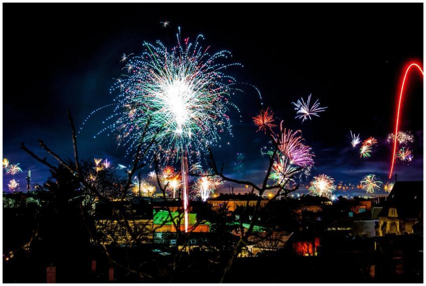 Colorful fireworks light up the night sky over Möd