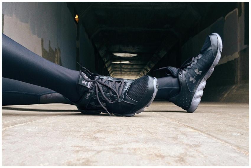 Close-up of a runner's legs in athletic wear resti