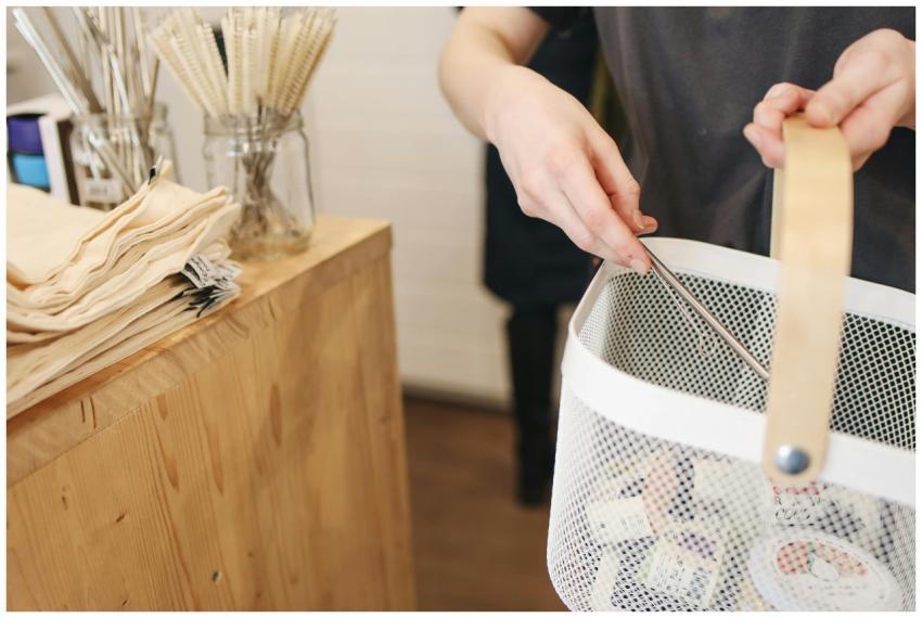 Person shopping sustainably with a reusable basket