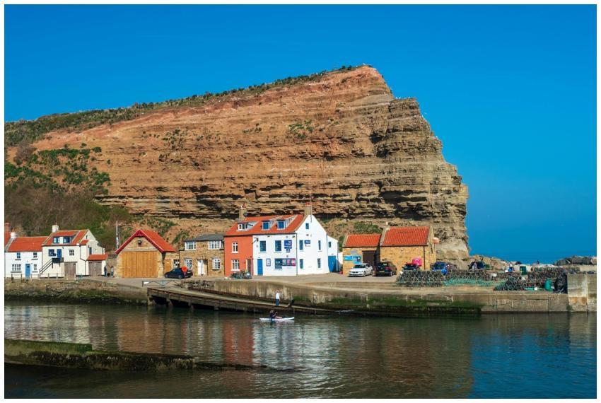 Free stock photo of cliffs, cow nab, harbour