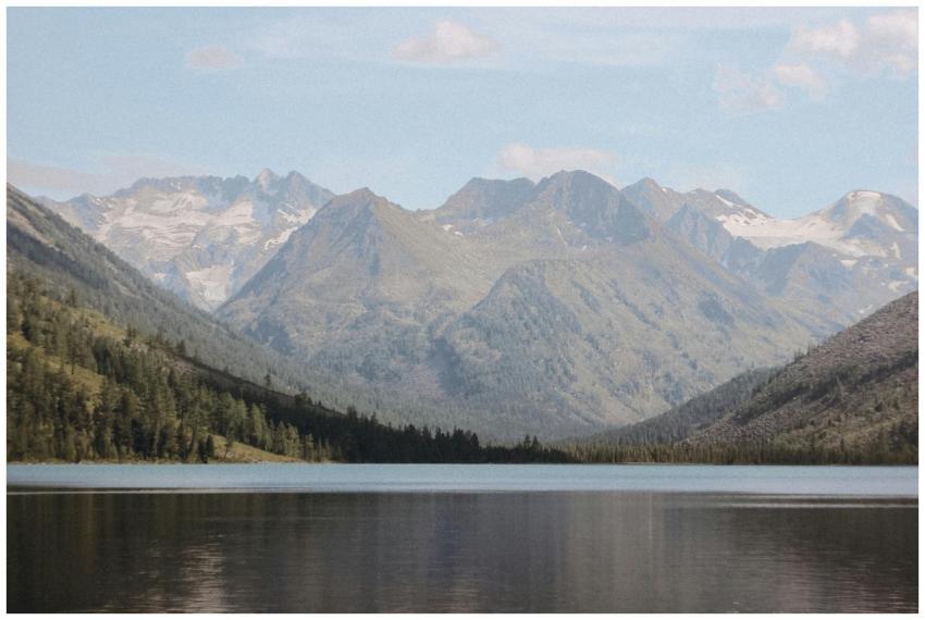 Tranquil lake with majestic Altai mountains and fo