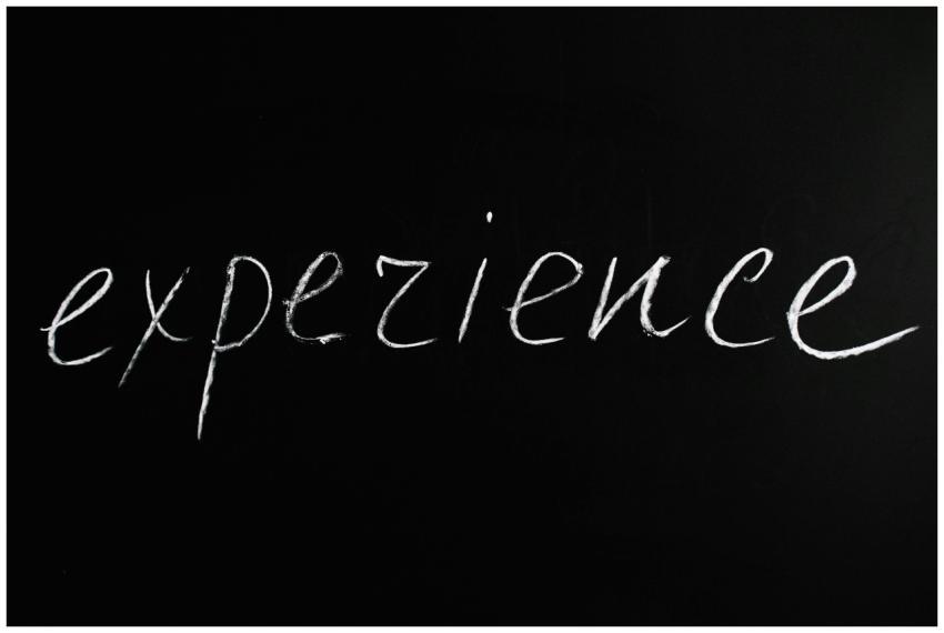 Chalkboard showing 'expezience', emphasizing creat