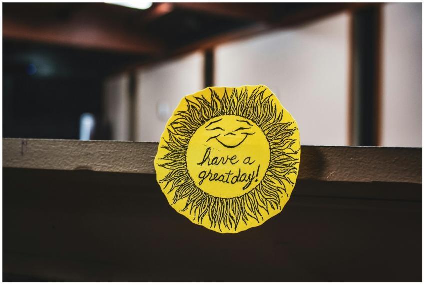 Yellow paper sun with a smile and 'Have a great da
