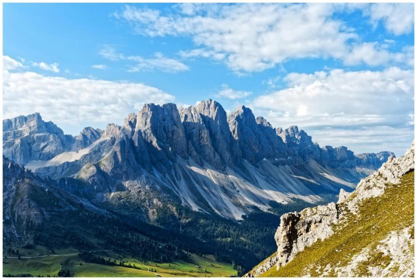 A breathtaking view of a majestic mountain range u