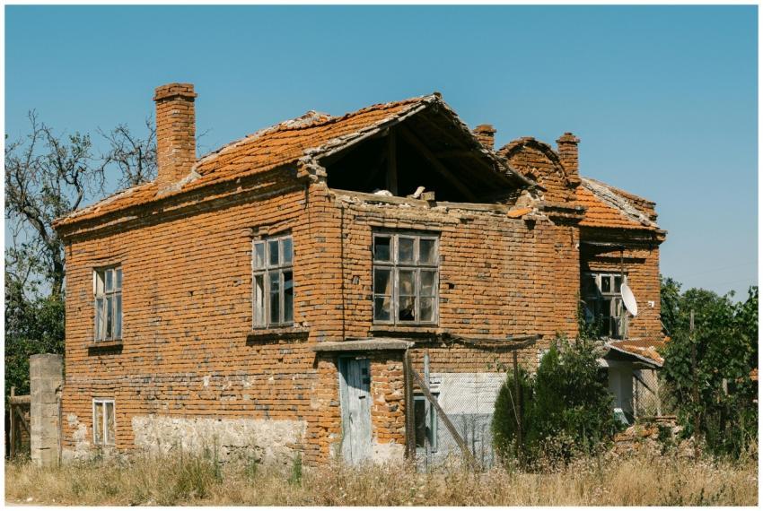A close-up shot of an abandoned brick house in Var