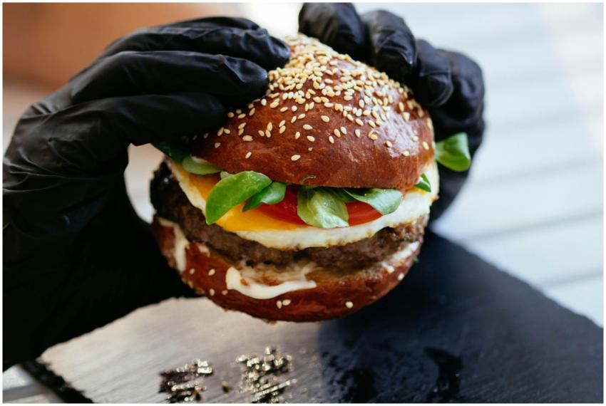 Mouth-watering cheeseburger with lettuce, tomato,