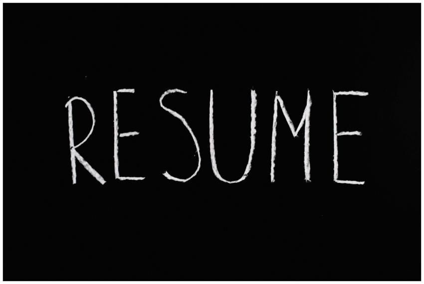 Blackboard with the word 'Resume' written in chalk