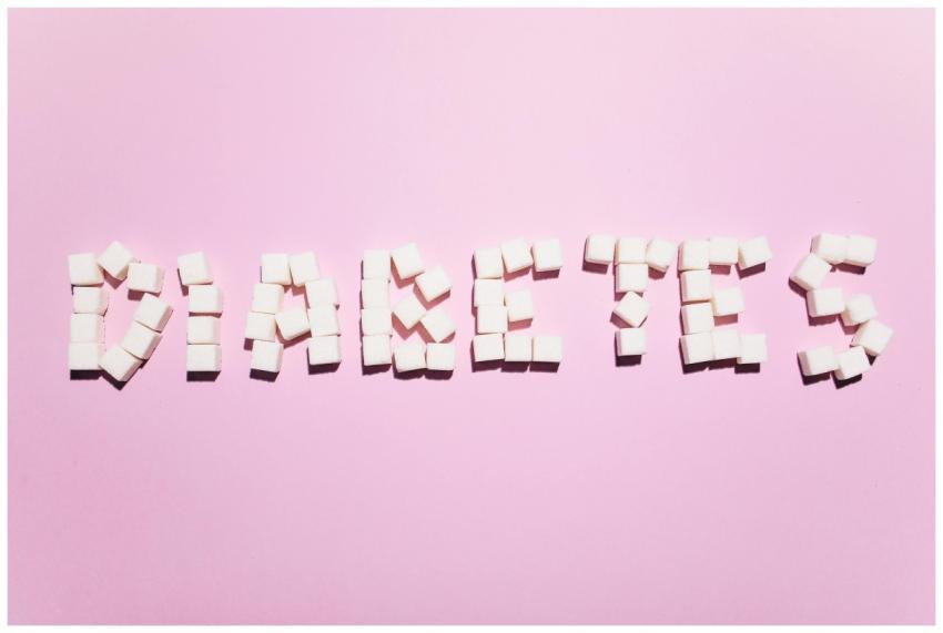 Sugar cubes form the word 'Diabetes' on a pink sur