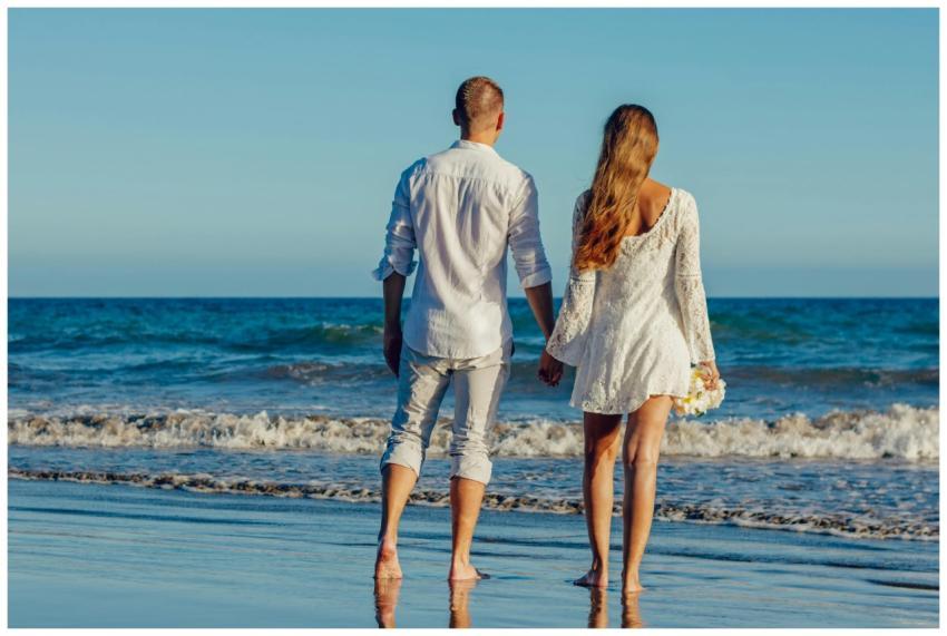 A couple enjoying a romantic walk along the seasho