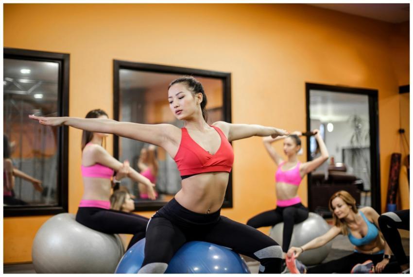 Serious slim ethnic female athlete in sportswear s