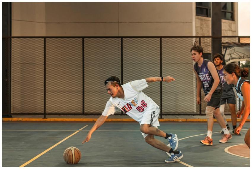 Dynamic street basketball game captures players in