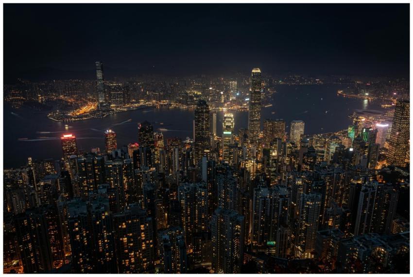 Experience the dazzling skyline of Hong Kong at ni
