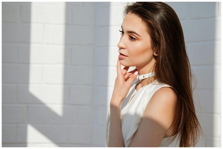 Natural light portrait of a stylish woman posing i